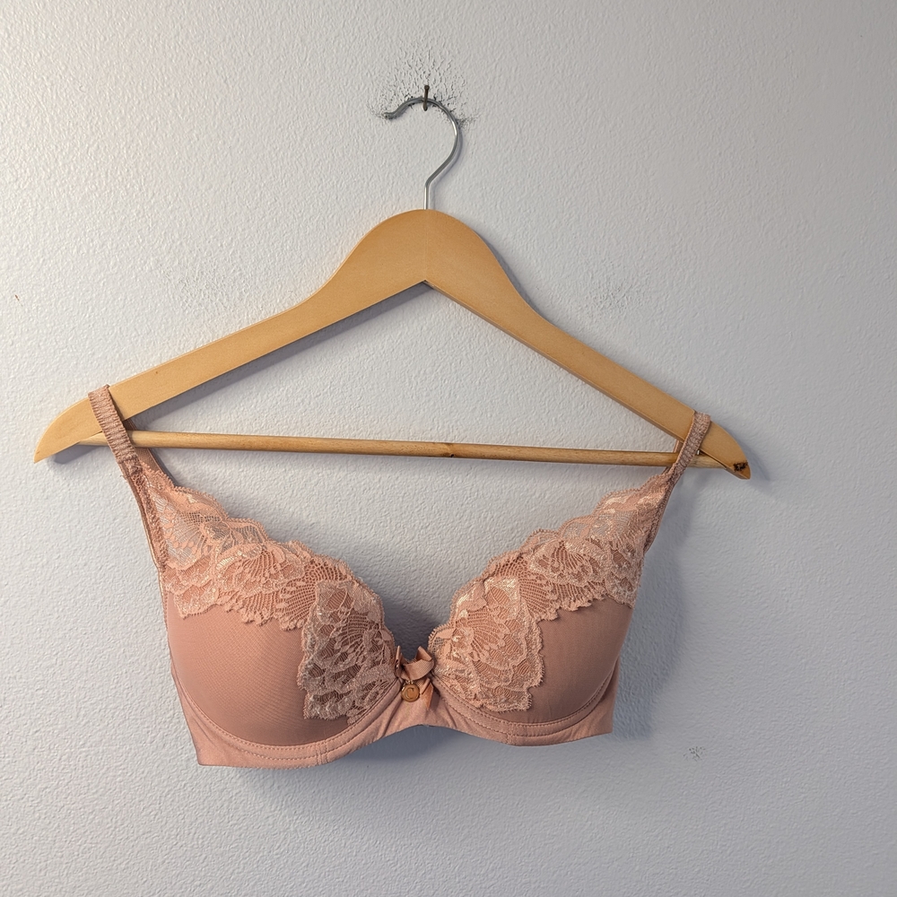 Chantelle Lace Underwire Bra | 32D | Blush Pink